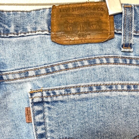 Vtg Levis 940 Brown Tab Relaxed Fit Jeans W36 L25 Light Wash Denim USA Made - Picture 3 of 6